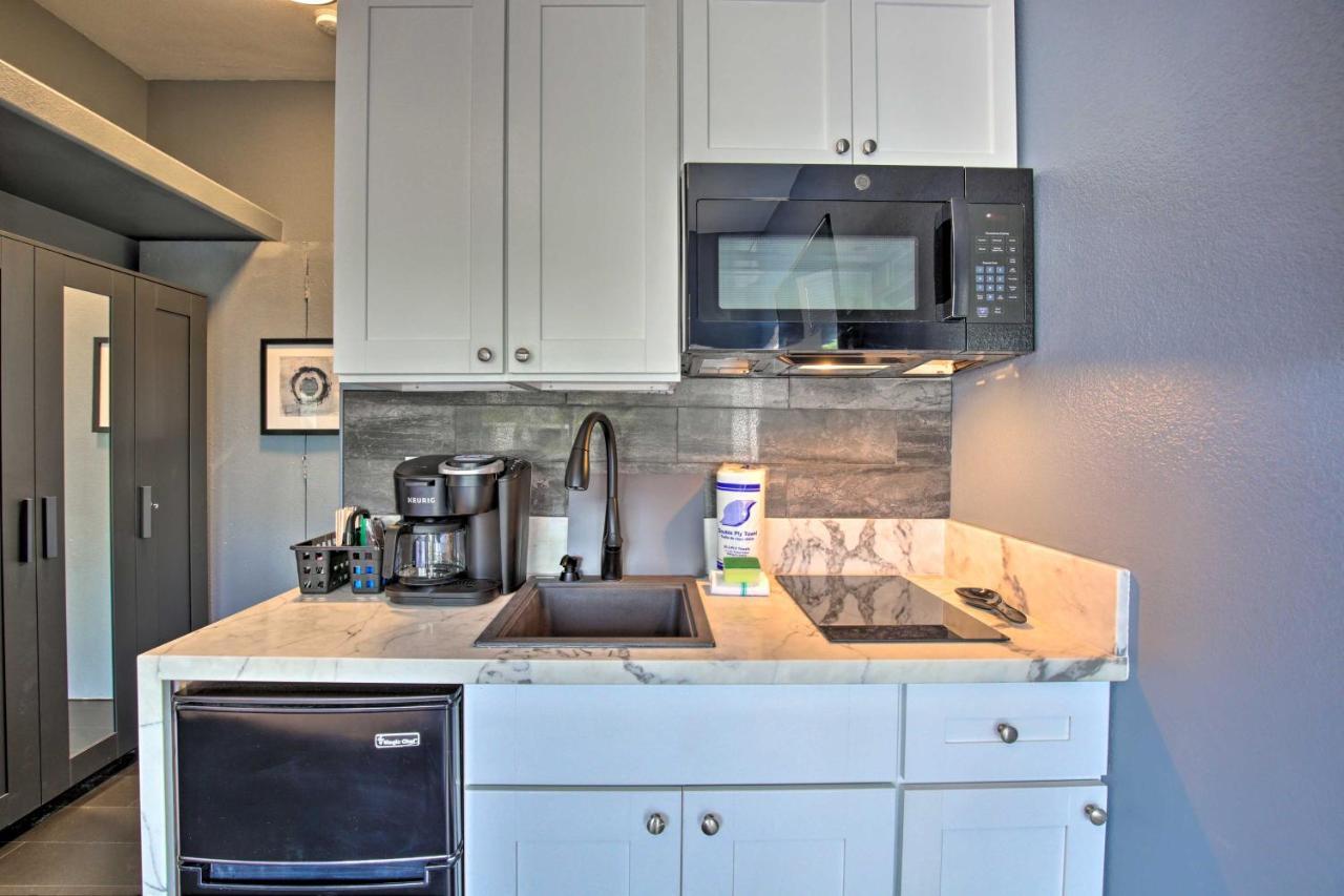 Torrey Modern Studio! Apartment